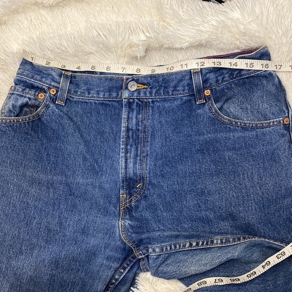 Levi's Women's 550 High Rise Relaxed Tapered Jeans - Picture 6 of 9